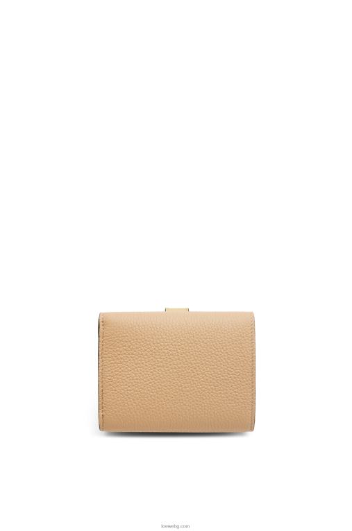 Loewe сгъваем портфейл от мека зърнеста телешка кожа F84B81285 Жени масло/блед лимон