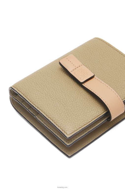 Loewe компактен портфейл с цип от мека зърнеста телешка кожа F84B81288 Жени артишок зелено/прашно бежово