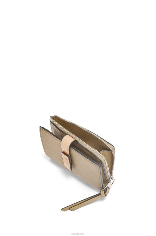 Loewe тънък двоен портфейл с цип от мека зърнеста телешка кожа F84B81289 Жени артишок зелено/прашно бежово