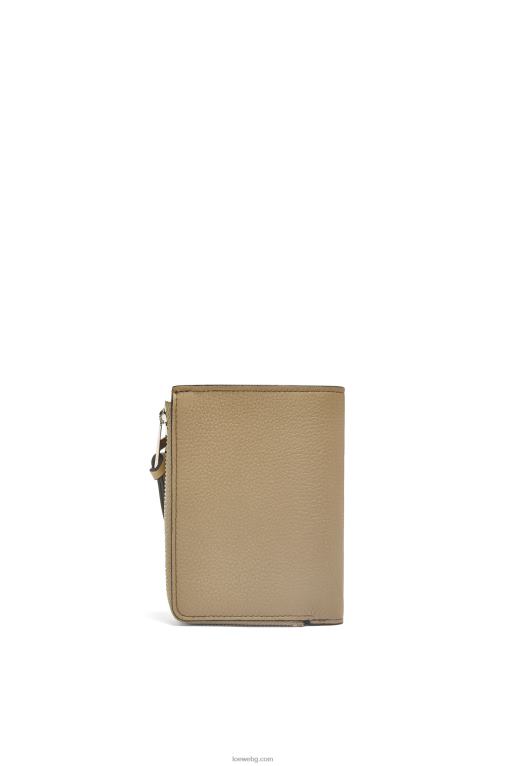 Loewe тънък двоен портфейл с цип от мека зърнеста телешка кожа F84B81289 Жени артишок зелено/прашно бежово
