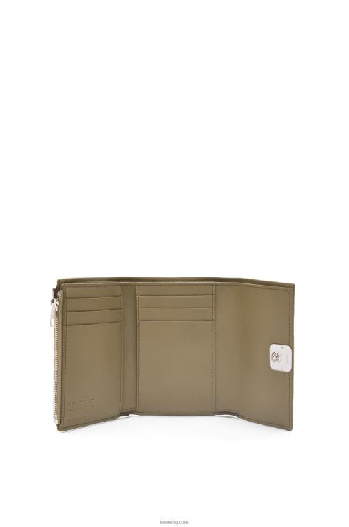 Loewe анаграм малък вертикален портфейл от зърнеста телешка кожа F84B81291 Жени зелен артишок