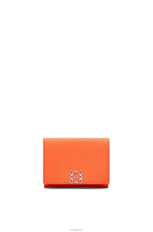 Loewe анаграм троен портфейл от зърнеста телешка кожа F84B81293 Жени оранжево