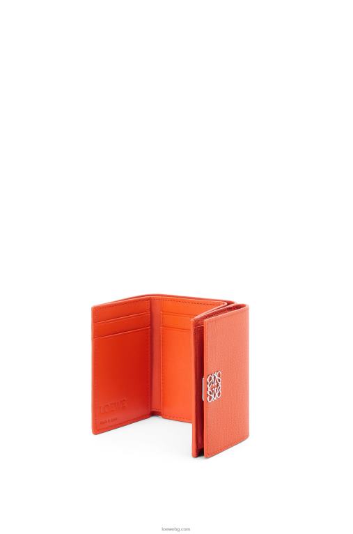 Loewe анаграм троен портфейл от зърнеста телешка кожа F84B81293 Жени оранжево