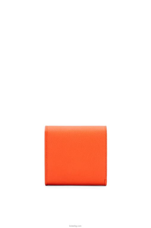 Loewe анаграм компактен портфейл с капак от телешка кожа с камъчета F84B81294 Жени оранжево