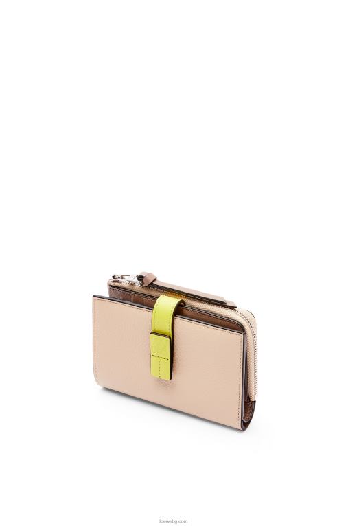 Loewe тънък двоен портфейл с цип от мека зърнеста телешка кожа F84B81298 Жени гол/цитронела
