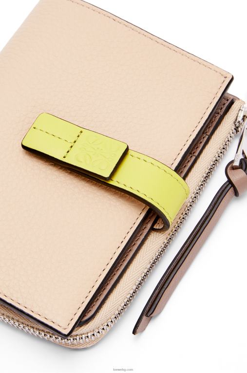 Loewe тънък двоен портфейл с цип от мека зърнеста телешка кожа F84B81298 Жени гол/цитронела