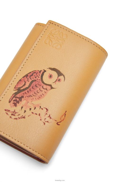 Loewe бухал малък вертикален портфейл от класическа телешка кожа F84B81306 Жени дюна