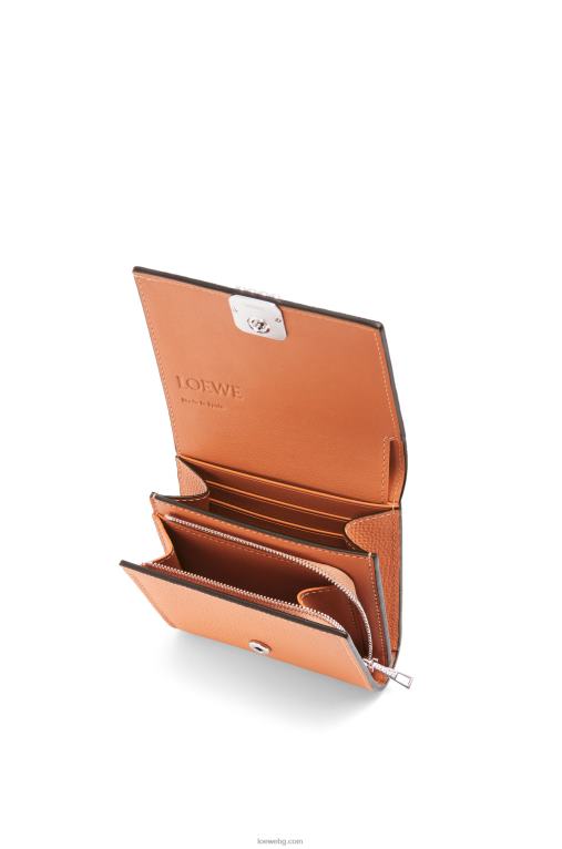Loewe анаграм компактен портфейл с капак от телешка кожа с камъчета F84B81307 Жени коралов риф