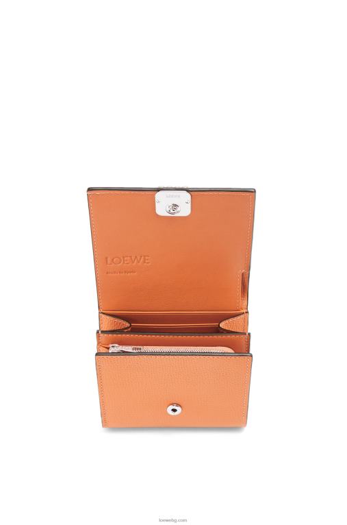 Loewe анаграм компактен портфейл с капак от телешка кожа с камъчета F84B81307 Жени коралов риф