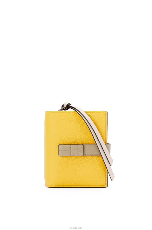 Loewe компактен портфейл с цип от мека зърнеста телешка кожа F84B81308 Жени жълто/глинесто зелено