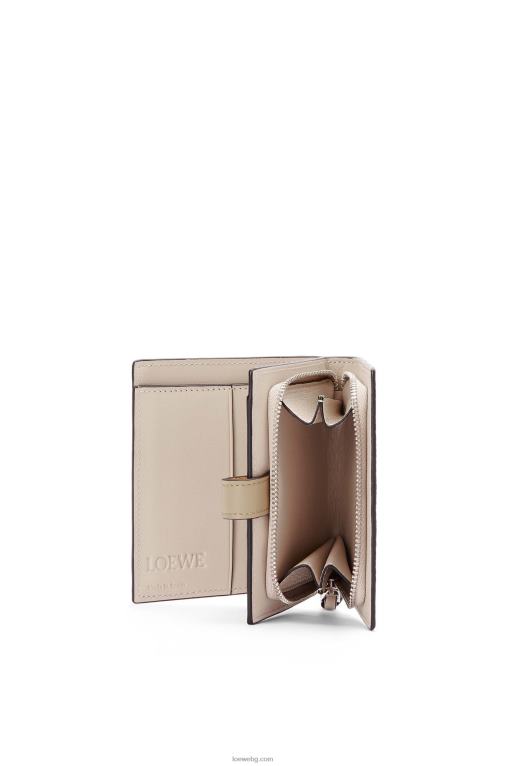 Loewe компактен портфейл с цип от мека зърнеста телешка кожа F84B81308 Жени жълто/глинесто зелено
