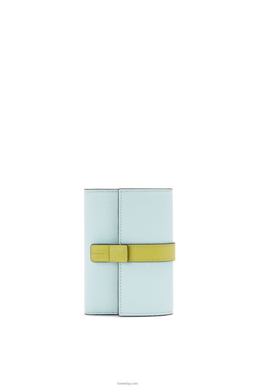 Loewe малък вертикален портфейл от мека зърнеста телешка кожа F84B81309 Жени кристално синьо/лайм жълто