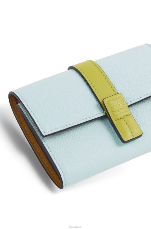 Loewe малък вертикален портфейл от мека зърнеста телешка кожа F84B81309 Жени кристално синьо/лайм жълто