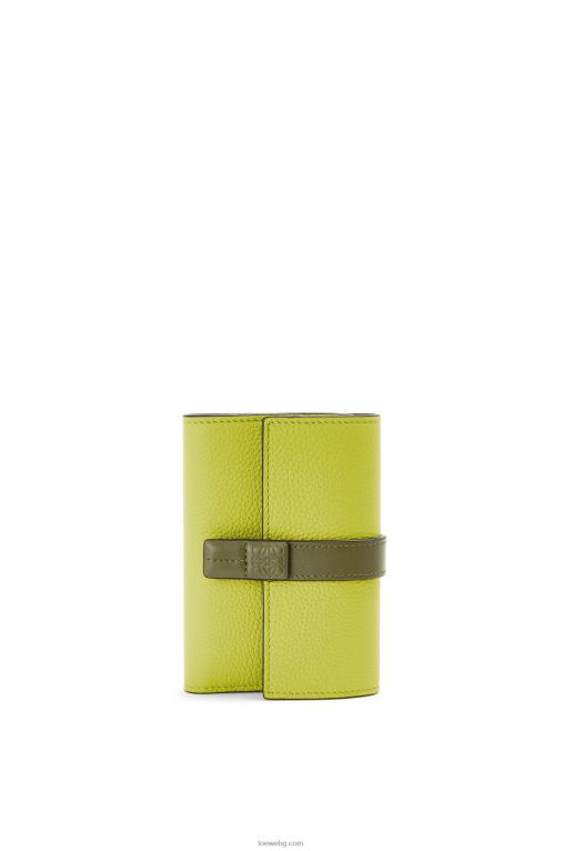 Loewe малък вертикален портфейл от мека зърнеста телешка кожа F84B81310 Жени лайм жълто/зелено авокадо