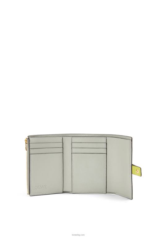 Loewe малък вертикален портфейл от мека зърнеста телешка кожа F84B81310 Жени лайм жълто/зелено авокадо