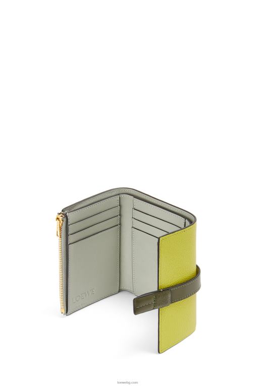 Loewe малък вертикален портфейл от мека зърнеста телешка кожа F84B81310 Жени лайм жълто/зелено авокадо