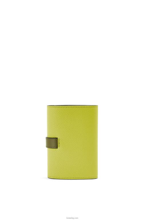 Loewe малък вертикален портфейл от мека зърнеста телешка кожа F84B81310 Жени лайм жълто/зелено авокадо