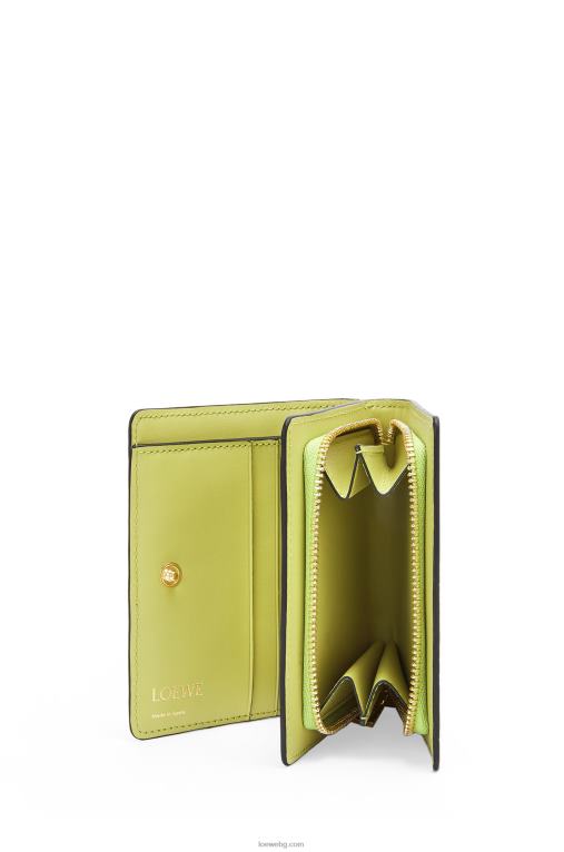 Loewe компактен портфейл с цип от релефна копринена телешка кожа F84B81312 Жени лайм жълто