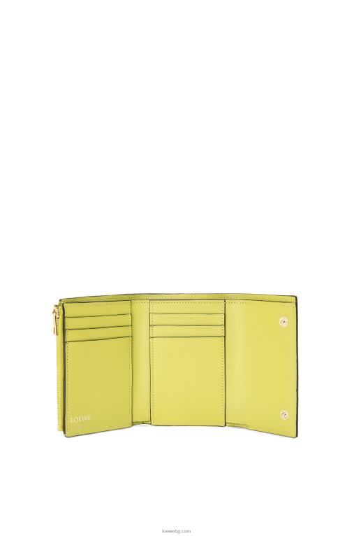 Loewe повтарящ се малък вертикален портфейл от релефна копринена телешка кожа F84B81313 Жени лайм жълто