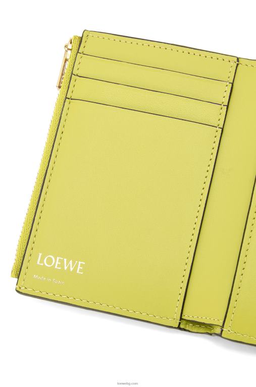 Loewe повтарящ се малък вертикален портфейл от релефна копринена телешка кожа F84B81313 Жени лайм жълто