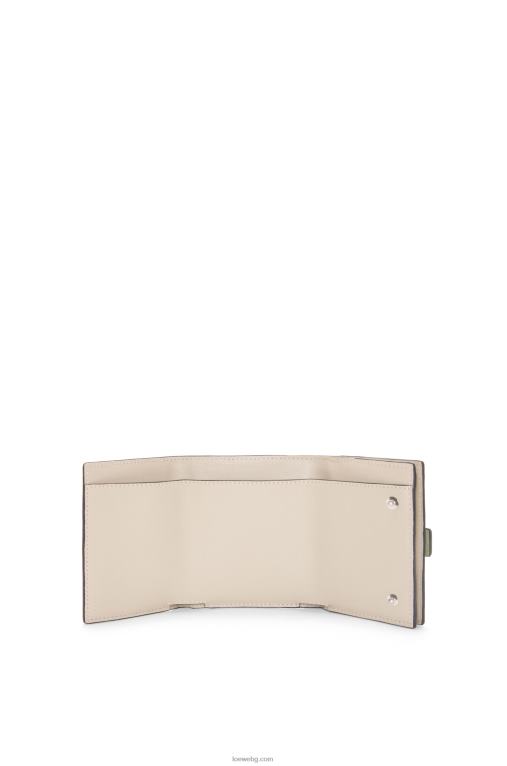 Loewe сгъваем портфейл от мека зърнеста телешка кожа F84B81314 Жени розмарин/тен