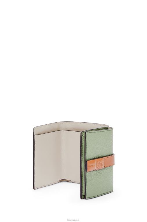 Loewe сгъваем портфейл от мека зърнеста телешка кожа F84B81314 Жени розмарин/тен