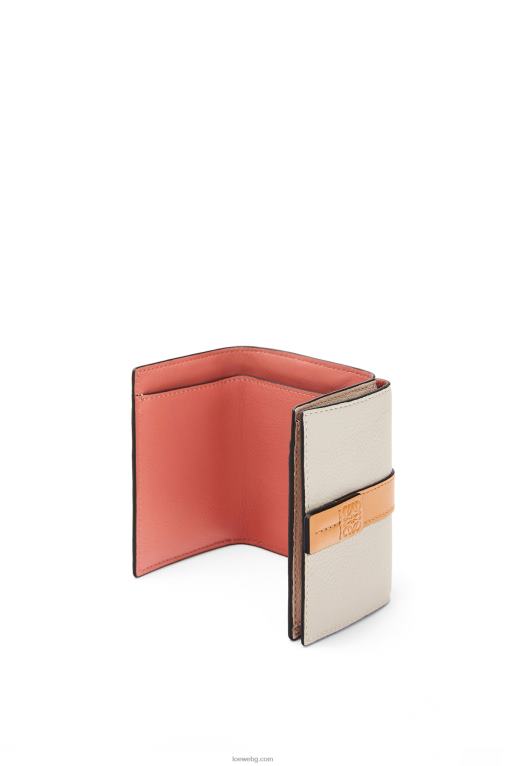 Loewe сгъваем портфейл от мека зърнеста телешка кожа F84B81315 Жени лек овес/мед