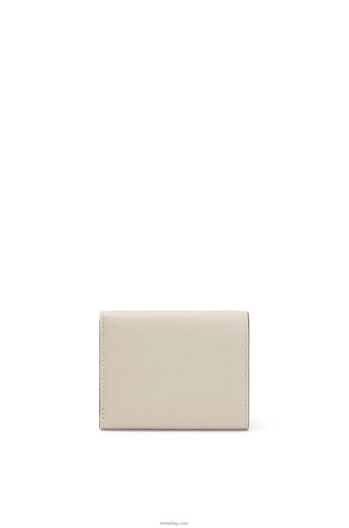 Loewe сгъваем портфейл от мека зърнеста телешка кожа F84B81315 Жени лек овес/мед