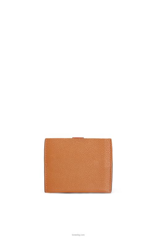 Loewe сгъваем портфейл от мека зърнеста телешка кожа F84B81316 Жени светъл карамел/пекан