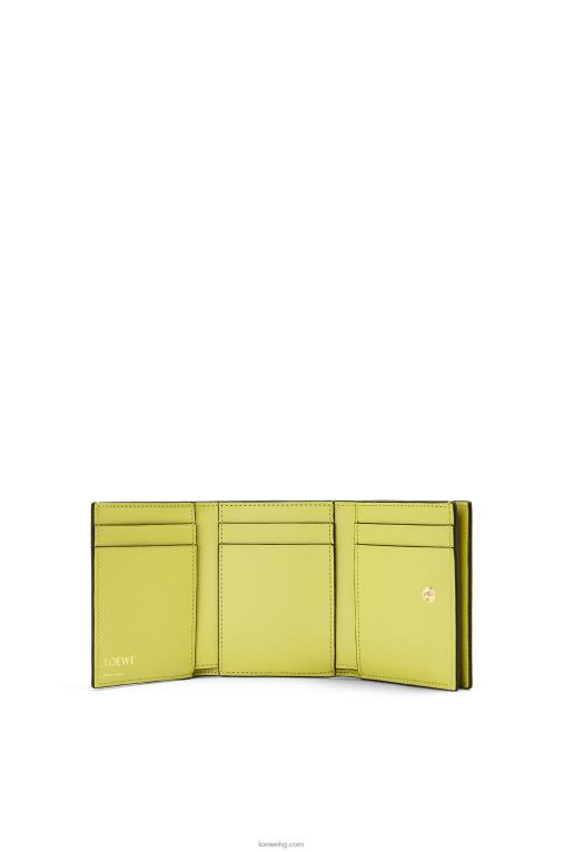 Loewe повторен троен портфейл от релефна копринена телешка кожа F84B81317 Жени лайм жълто
