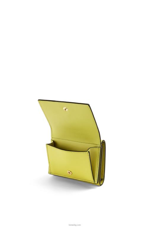 Loewe повторен троен портфейл от релефна копринена телешка кожа F84B81317 Жени лайм жълто