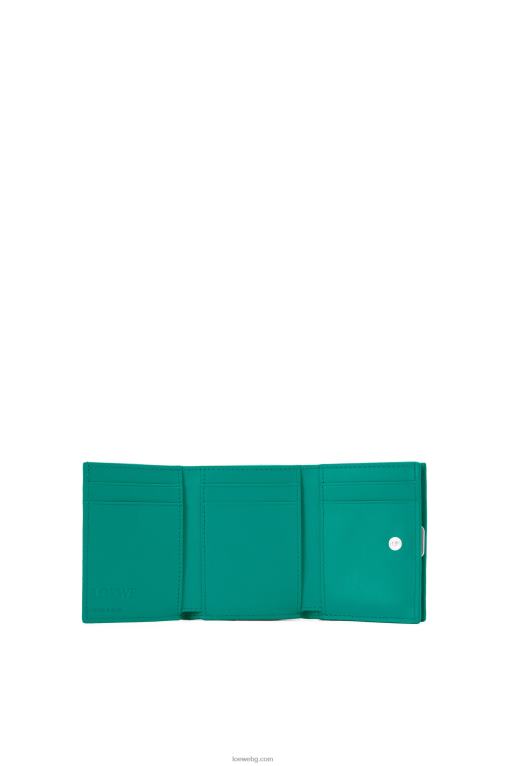 Loewe анаграм троен портфейл от зърнеста телешка кожа F84B81319 Жени изумрудено зелено