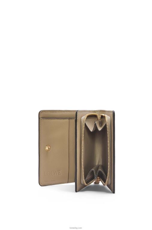 Loewe puzzle компактен портфейл с цип от класическа телешка кожа F84B81259 Жени глина зелено/масло