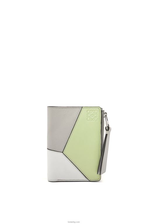 Loewe puzzle тънък двоен портфейл в класическо теле F84B81260 Жени пепеляво сиво/светъл селадон