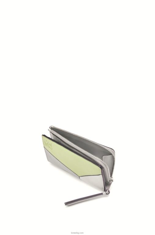 Loewe puzzle тънък двоен портфейл в класическо теле F84B81260 Жени пепеляво сиво/светъл селадон