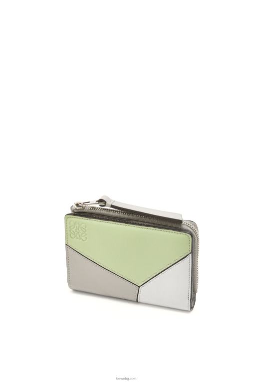 Loewe puzzle тънък двоен портфейл в класическо теле F84B81260 Жени пепеляво сиво/светъл селадон