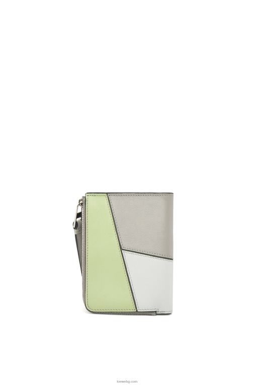 Loewe puzzle тънък двоен портфейл в класическо теле F84B81260 Жени пепеляво сиво/светъл селадон