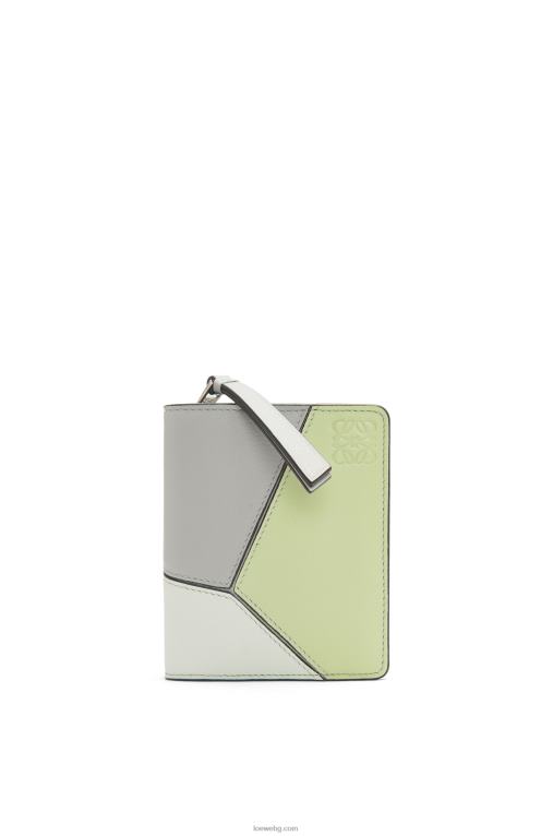 Loewe puzzle компактен портфейл с цип от класическа телешка кожа F84B81261 Жени пепеляво сиво/светъл селадон