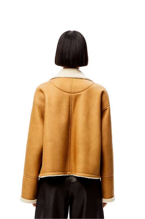 Loewe късо яке от овчарки F84B81148 Жени бяло/камила