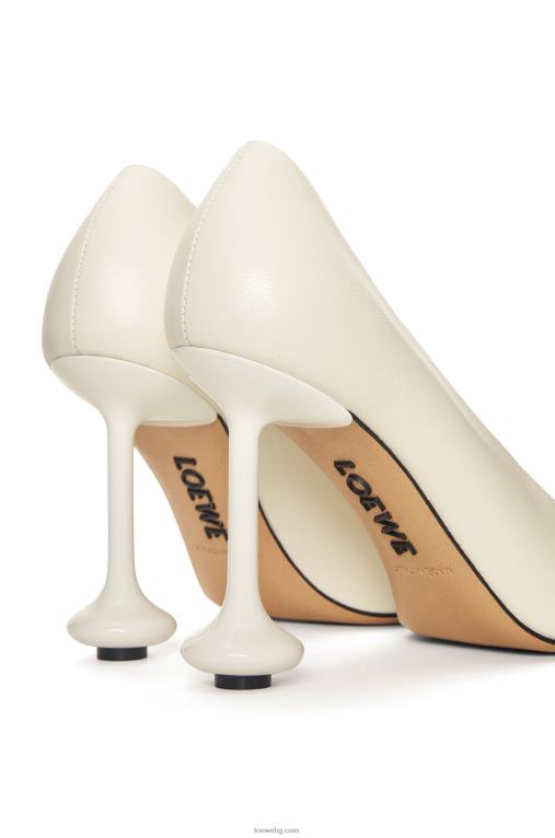 Loewe играчка помпа от козя кожа F84B8729 Жени бяло