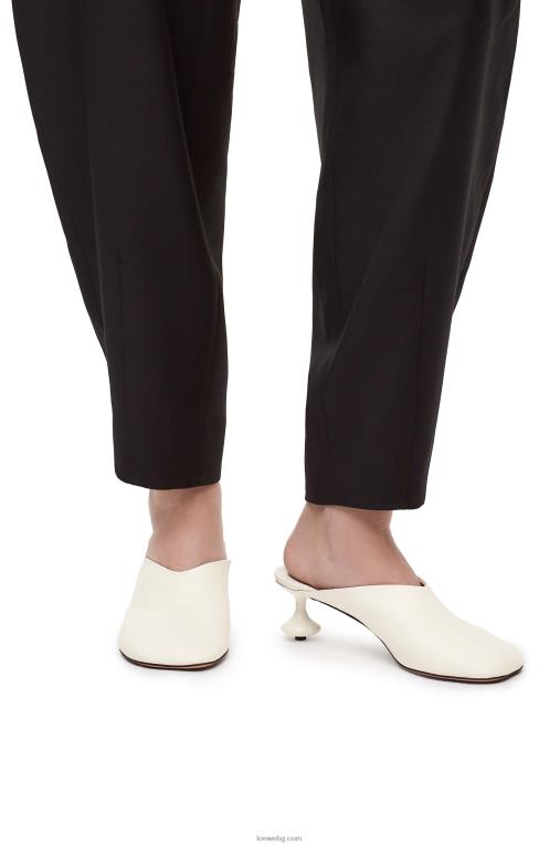 Loewe играчка муле в козя кожа F84B8737 Жени бяло