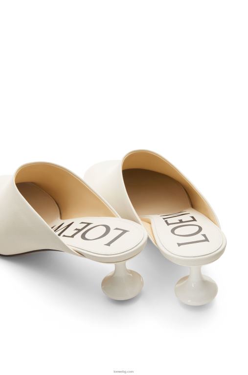Loewe играчка муле в козя кожа F84B8737 Жени бяло
