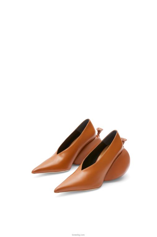 Loewe балон помпа от телешка кожа F84B8761 Жени тен
