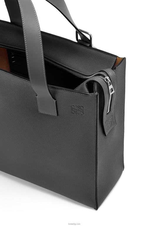 Loewe чантичка с катарама и цип от мека зърнеста телешка кожа F84B8179 мъже черен