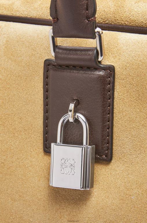 Loewe чанта amazona 44 от велур и телешка кожа F84B8160 мъже златисто/шоколадово кафяво