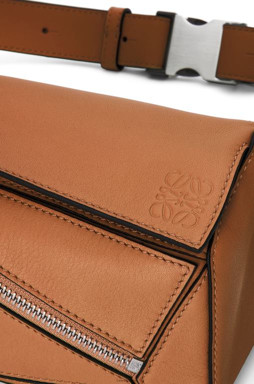 Loewe мини чанта пъзел от класическа телешка кожа F84B8278 мъже тен