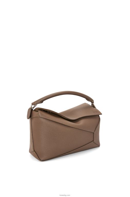 Loewe чанта с ръб на пъзел от зърнеста телешка кожа F84B8541 мъже тундра