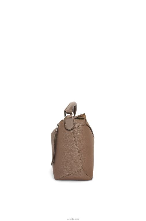 Loewe чанта с ръб на пъзел от зърнеста телешка кожа F84B8541 мъже тундра