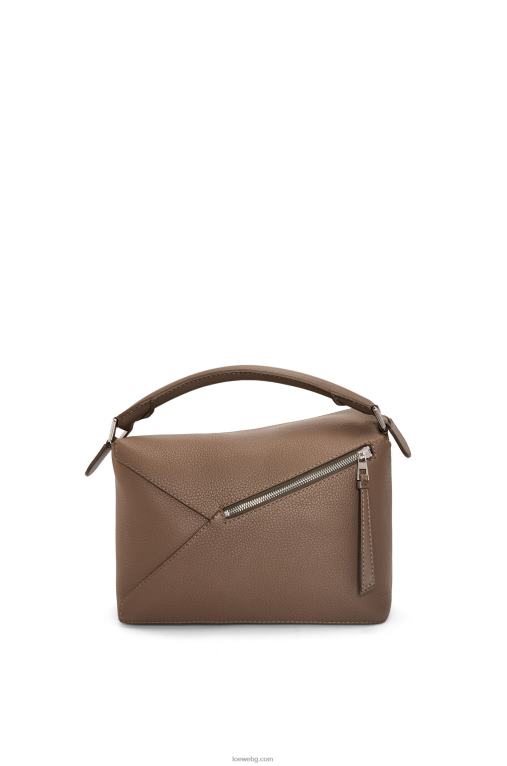 Loewe чанта с ръб на пъзел от зърнеста телешка кожа F84B8541 мъже тундра
