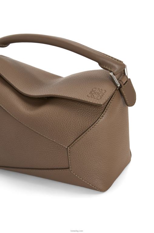 Loewe чанта с ръб на пъзел от зърнеста телешка кожа F84B8541 мъже тундра